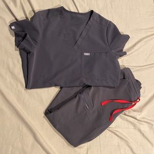 FIGS scrub set in CHARCOAL XS top XS/P pants